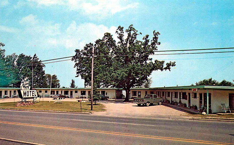 Big Oak Motel - Old Postcard (newer photo)